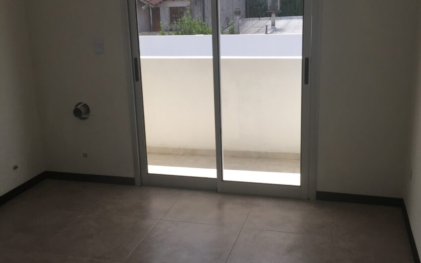Departamento con Cochera y Terraza con Parrilla