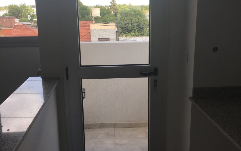 Departamento con Cochera y Terraza con Parrilla