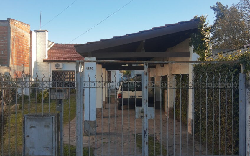 Casa con Parque y cochera doble Acepta Depto en La Plata!!