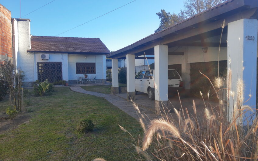 Casa con Parque y cochera doble Acepta Depto en La Plata!!