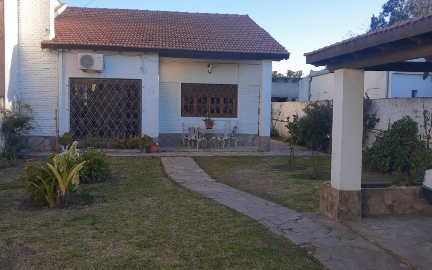 Casa con Parque y cochera doble Acepta Depto en La Plata!!