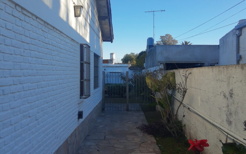 Casa con Parque y cochera doble Acepta Depto en La Plata!!
