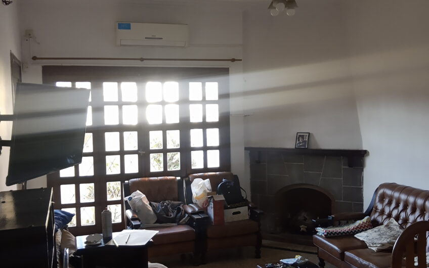 Casa con Parque y cochera doble Acepta Depto en La Plata!!