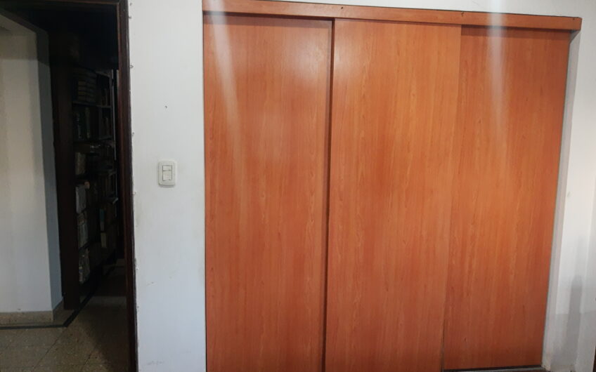 Casa con Parque y cochera doble Acepta Depto en La Plata!!