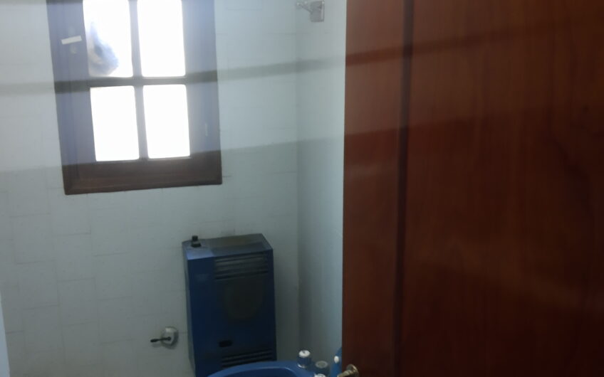 Casa con Parque y cochera doble Acepta Depto en La Plata!!