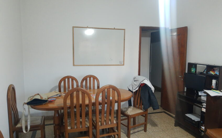 Casa con Parque y cochera doble Acepta Depto en La Plata!!