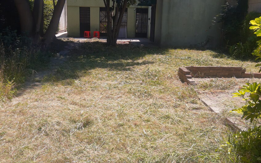 CASA MUY AMPLIA Y EN EXCELENTE ESTADO EN 125 e/ 94 Y 95