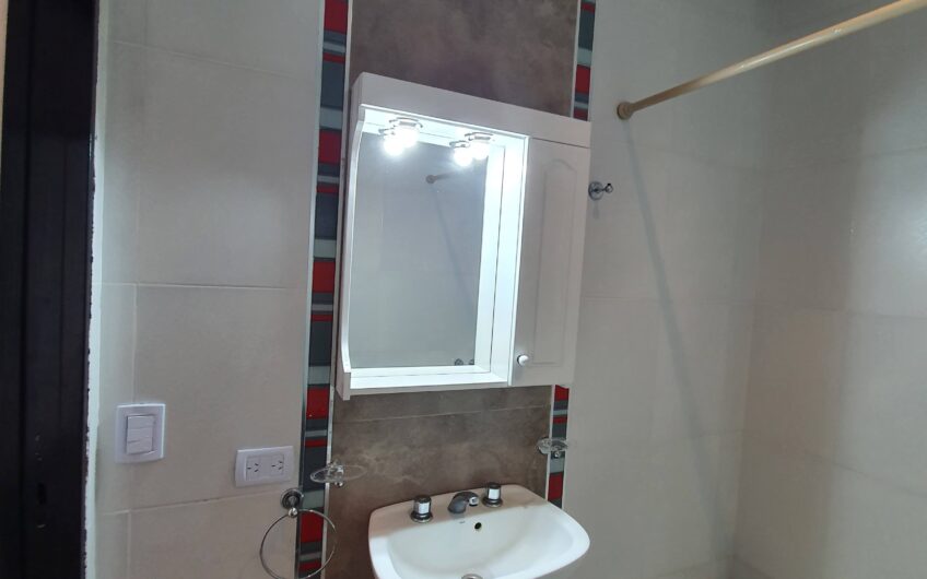 Depto 1 dormitorio en Alquiler en 137 e/ 42 y 43